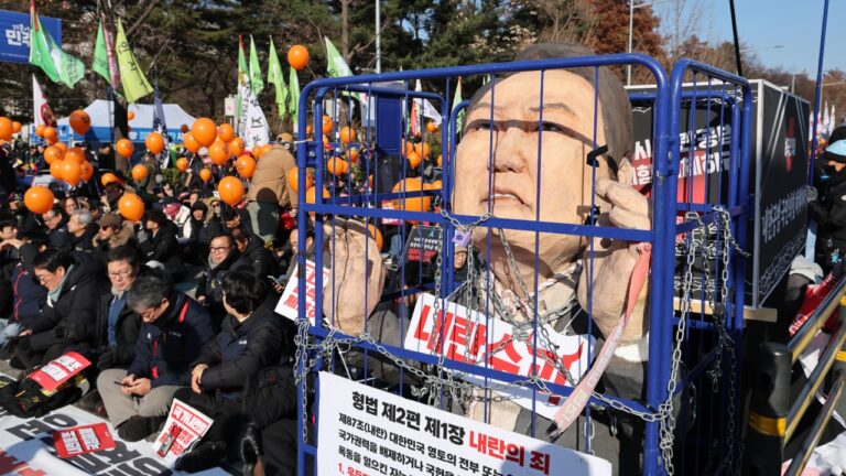 Promotores pedem pena de morte para ex-presidente sul-coreano Yoon Suk Yeol