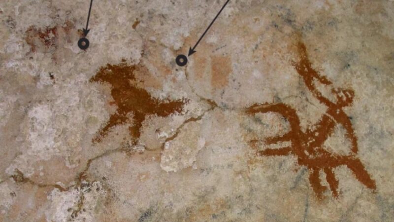 Marca de mão em caverna na Indonésia é a arte rupestre mais antiga do mundo