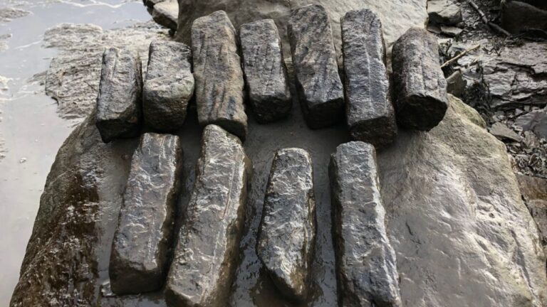 Fábrica de pedras de amolar de 2.000 anos é descoberta na Inglaterra
