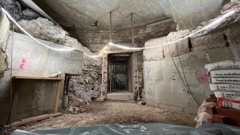 Escadaria romana e larário são descobertos durante obras no Museu Judaico MiQua