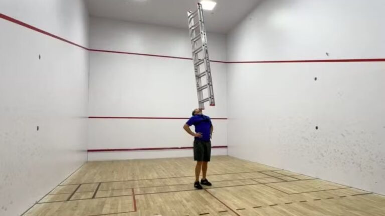 Homem bate recorde mundial de mais tempo equilibrando escada no queixo