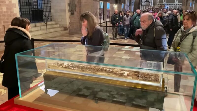 A redescoberta de São Francisco e o corpo que a história tentou esconder