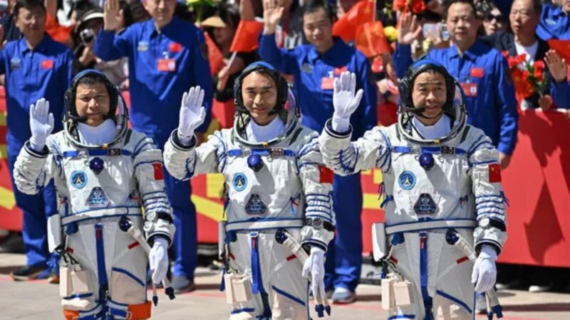 Astronautas chineses descrevem descoberta de rachadura em espaçonave
