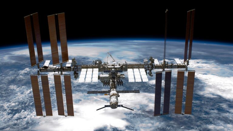 NASA e SpaceX adiam lançamento da missão Crew-12, que vai levar astronautas à ISS