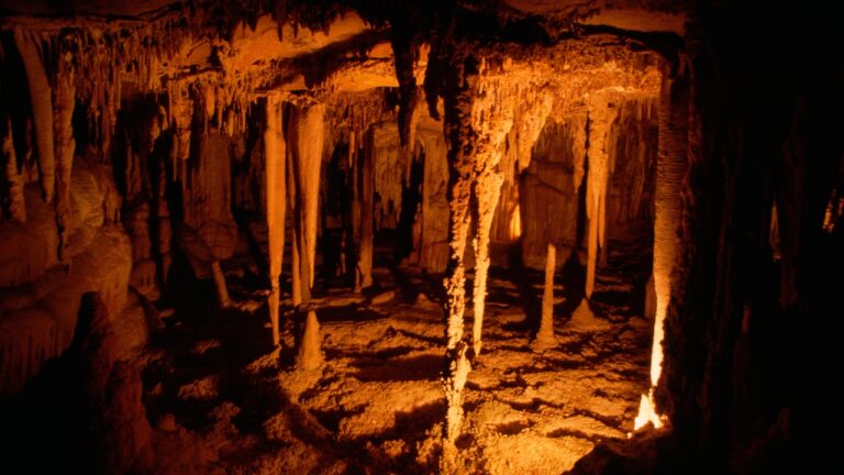 Enterros em cavernas não eram incomuns na Grande Bacia, nos EUA, diz estudo