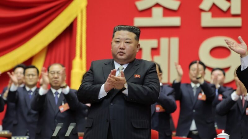 Kim Jong-un é reeleito secretário-geral do partido governista norte-coreano
