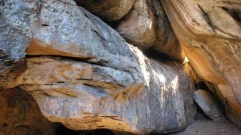 O mistério da ‘Rocha da Serpente’, com 70 mil anos de idade