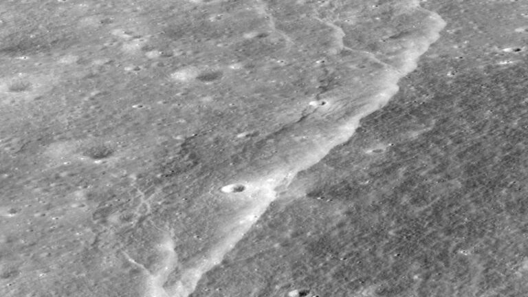 Mil novas rachaduras provam que a Lua está encolhendo e dão alerta à NASA