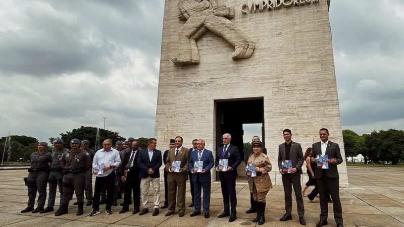 Sociedade Veteranos de 32: MMDC lança livro sobre as bandeiras brasileiras