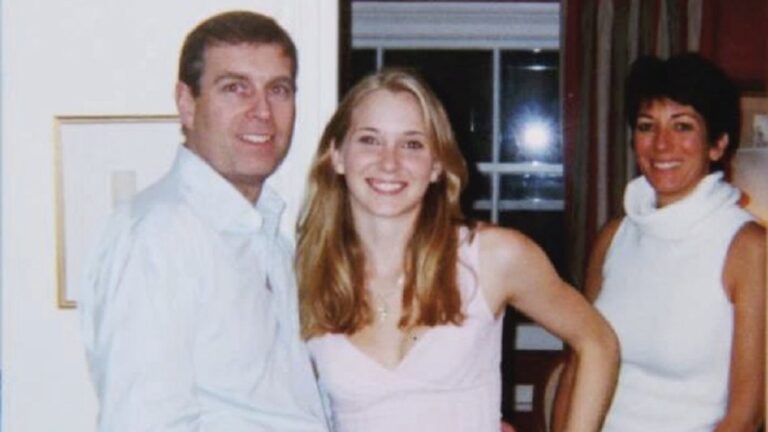 Arquivos de Epstein: e-mail pode confirmar que foto de Andrew com Virginia Giuffre é real