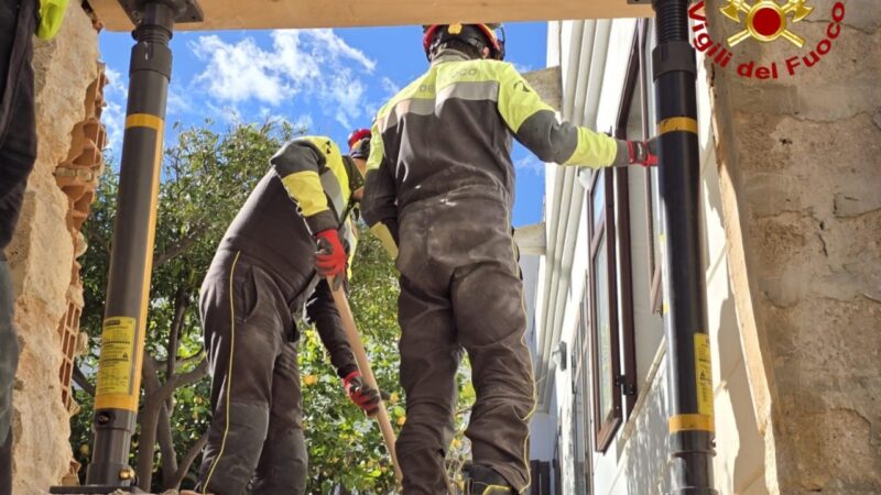 Bombeiros resgatam livros raros em deslizamento na Itália