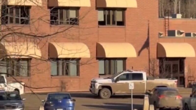 Polícia identifica suspeita de massacre em escola no Canadá