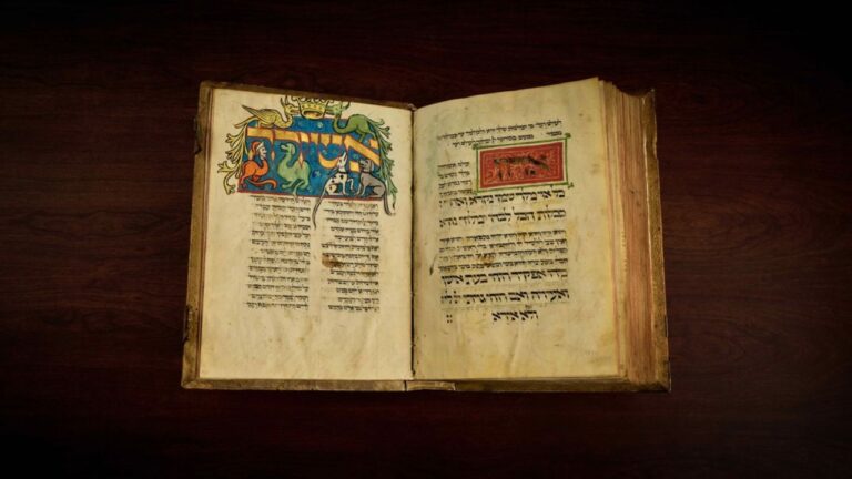 Manuscrito de orações judaico do século 15 roubado por nazistas é vendido em leilão