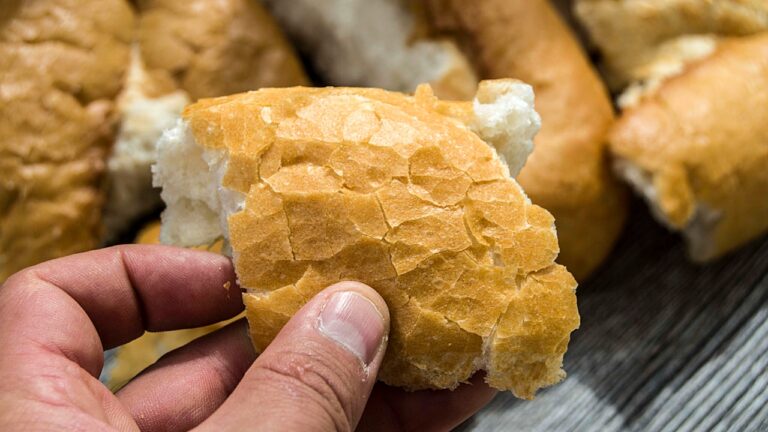 Cientistas usam pão velho para substituir combustíveis fósseis