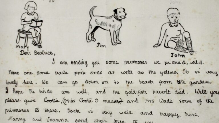 Carta de Elizabeth II aos 10 anos é vendida por 25 mil libras em leilão