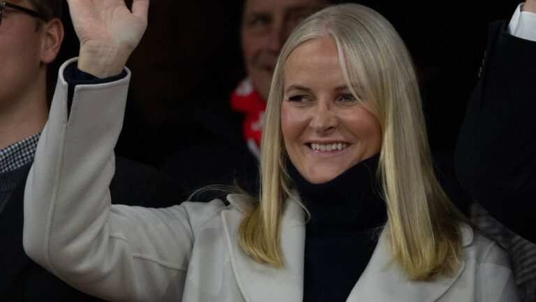 Princesa da Noruega afirma ter sido enganada por Jeffrey Epstein