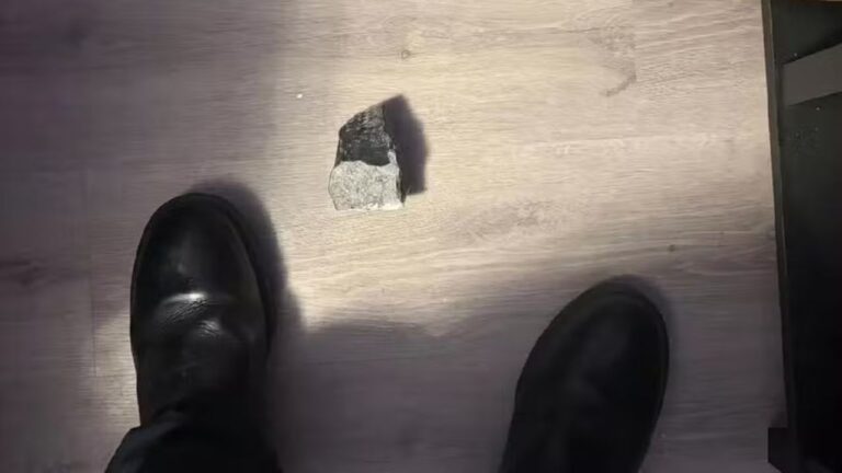 Meteorito atravessa telhado de morador do Texas, nos EUA