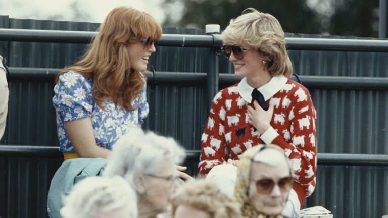 Sarah Ferguson diz que não falava com Diana à época da morte