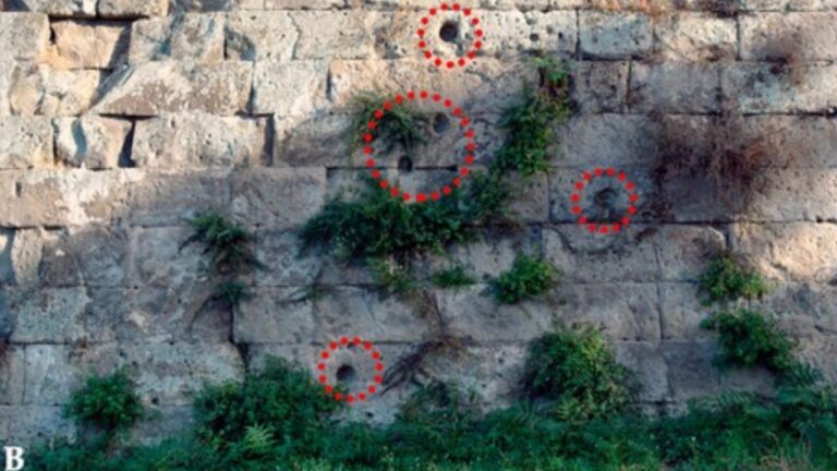 Marcas em parede na Pompeia revela o uso de máquina de guerra