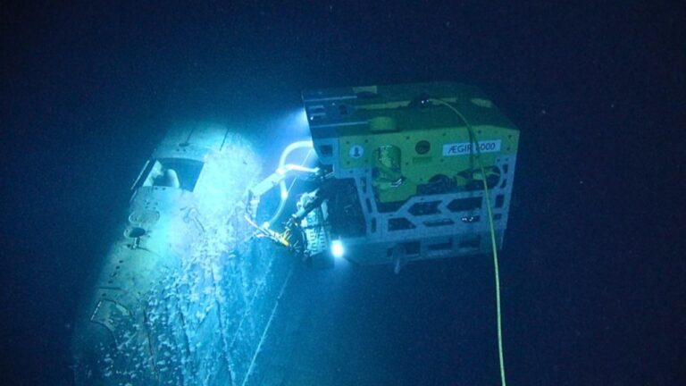 Submarino seguiu vazando radiação no mar décadas depois de afundar