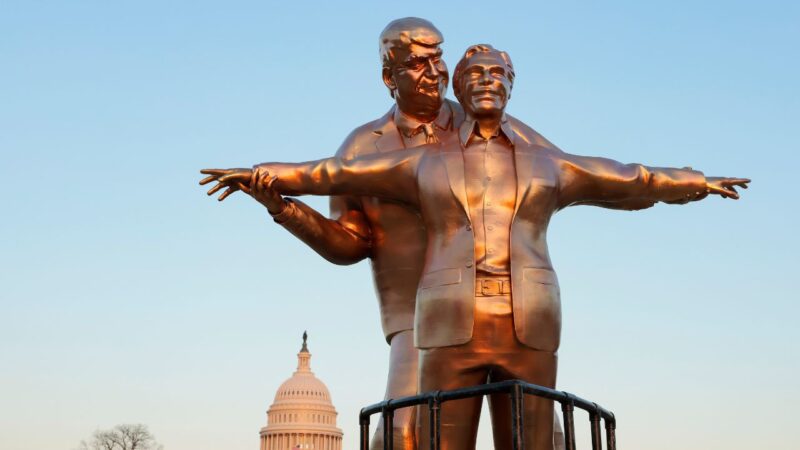 Estátua Trump Epstein - capa