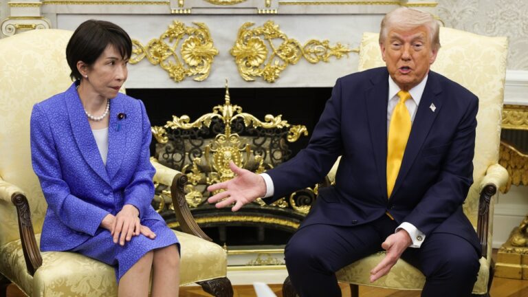 Trump faz piada sobre Pearl Harbor em encontro oficial com primeira-ministra do Japão