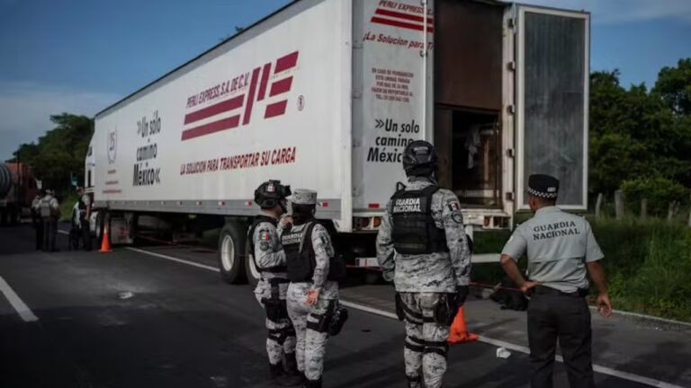 Gritos salvam 229 migrantes presos em caminhão apreendido no México