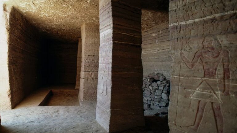 Arqueólogos descobrem complexo funerário egípcio de 4 mil anos