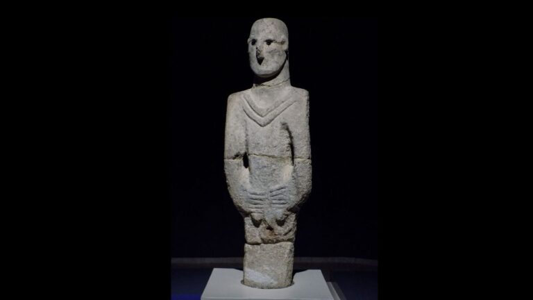 Homem de Urfa: A curiosa escultura de um homem segurando seu pênis ereto