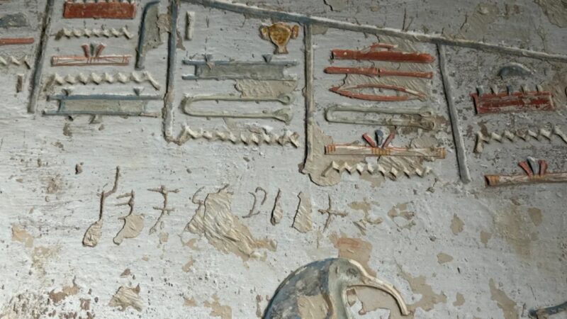 Inscrições indianas de 2.000 anos são achadas em tumbas do Egito