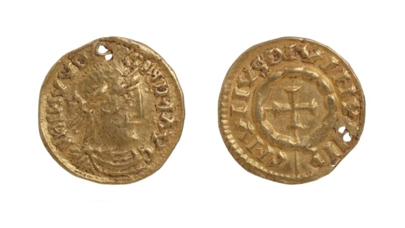 Moeda de ouro descoberta no Reino Unido pode ter elo com invasão viking