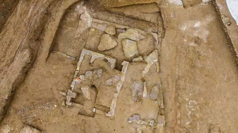 Escavações revelam novos túmulos em antiga necrópole romana