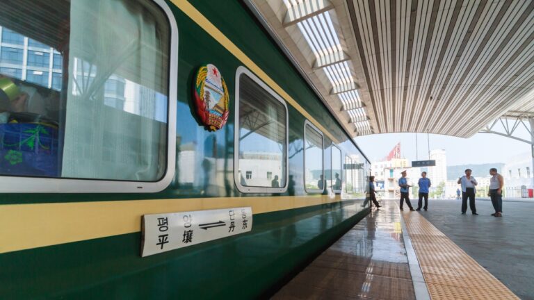 Após 6 anos, trem entre China e Coreia do Norte é retomado