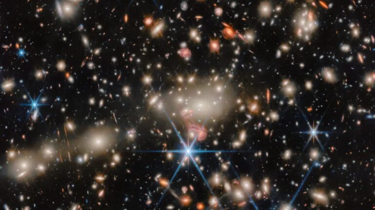 Telescópio James Webb descobre um sistema triplo de galáxias