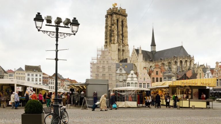 Obras de restauração revelam igreja perdida sob catedral na Bélgica