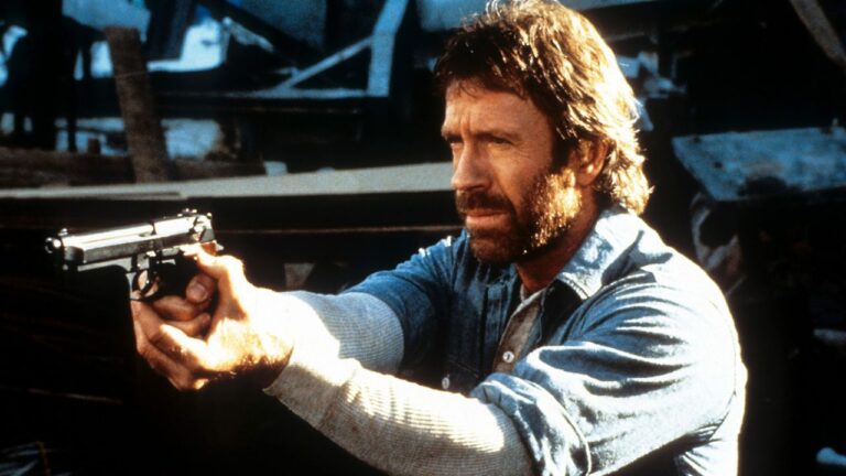 Amigos de Chuck Norris acreditam que exercícios excessivos influenciaram em sua morte