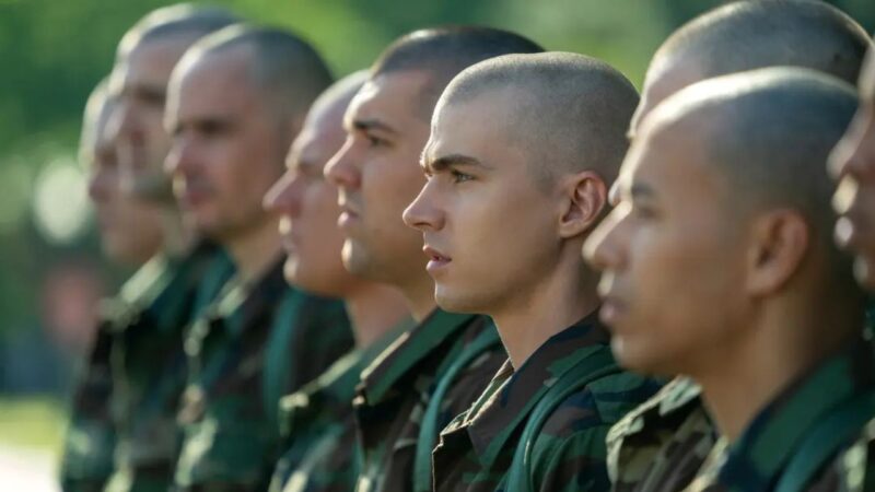 ‘Jovens Recrutas’: a história real por trás do drama militar da Netflix