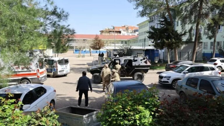 Ao menos 16 estudantes ficam feridos em tiroteio em escola na Turquia