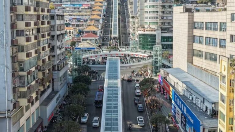 Maior escada rolante externa do mundo é inaugurada na China