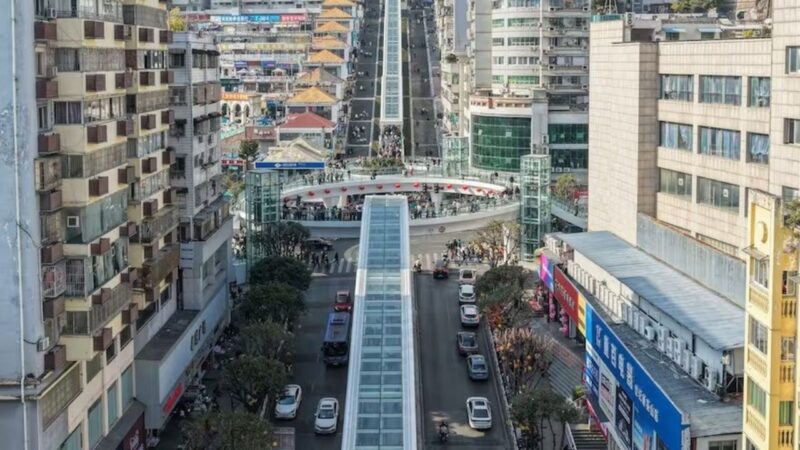 Maior escada rolante externa do mundo é inaugurada na China