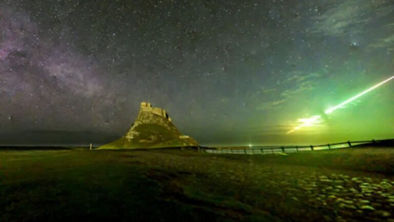 Um meteoro verde-brilhante explodiu sobre o famoso sítio de ataques vikings