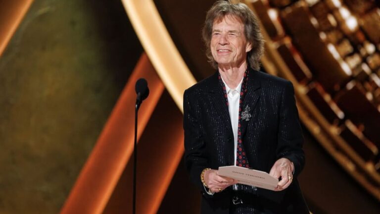 Segundo livro, Mick Jagger foi reanimado após experiência com drogas
