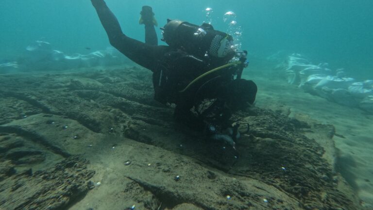 Arqueólogos acham mais de 30 naufrágios na Baía de Gibraltar