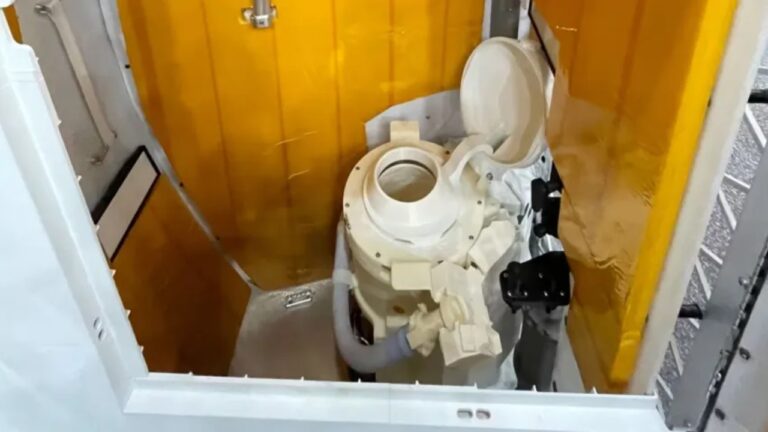 Missão Artemis II: NASA avalia falha no banheiro da nave