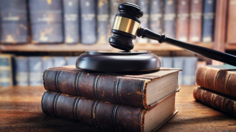 Em decisão histórica, Justiça italiana reconhece três pais para criança
