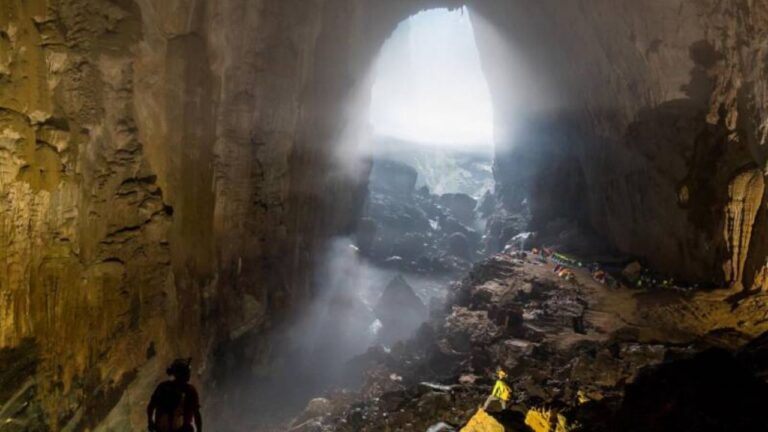 A caverna gigante no Vietnã que parece de outro planeta