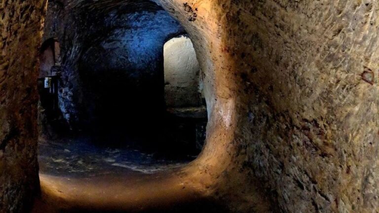 Cidade inglesa revela rede subterrânea com mil cavernas