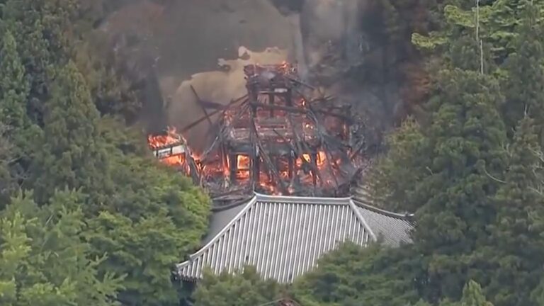 Templo milenar que abrigava ‘chama eterna’ é destruído em incêndio no Japão