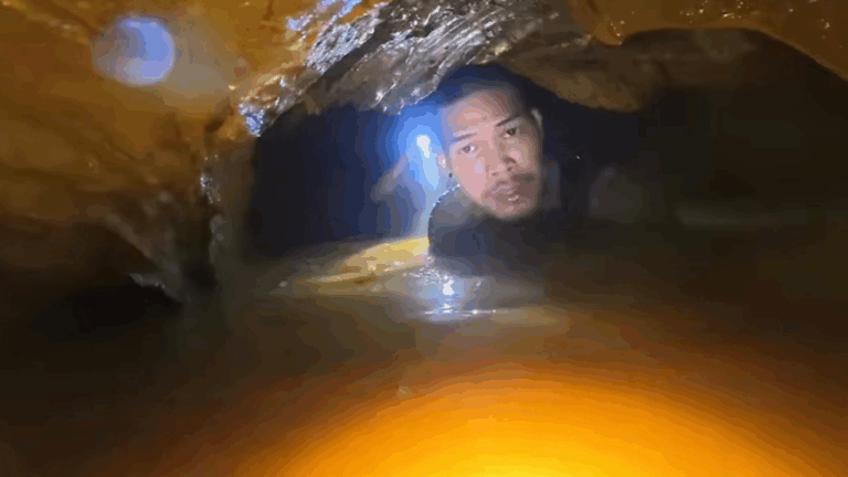 Equipe de resgate da Tailândia ajuda a procurar grupo preso em caverna no Laos
