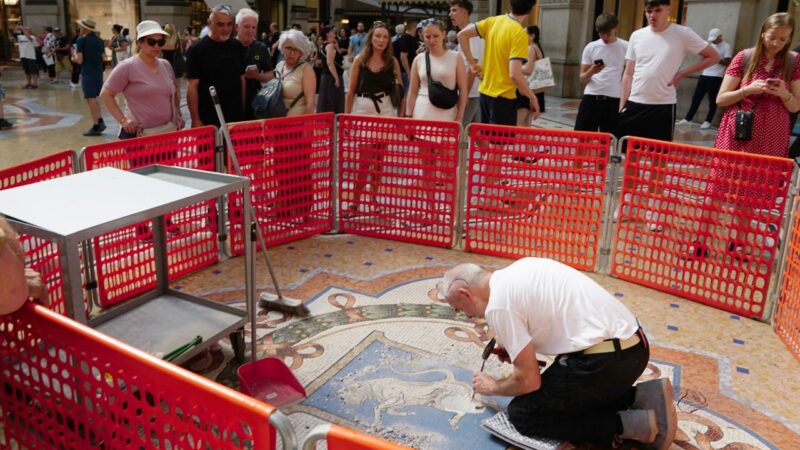 Milão tem de restaurar testículos do mosaico de touro por ‘mania’ de turistas